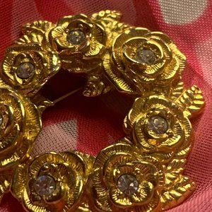 Vintage gold rose wreath brooch 1.75in 1.75 width